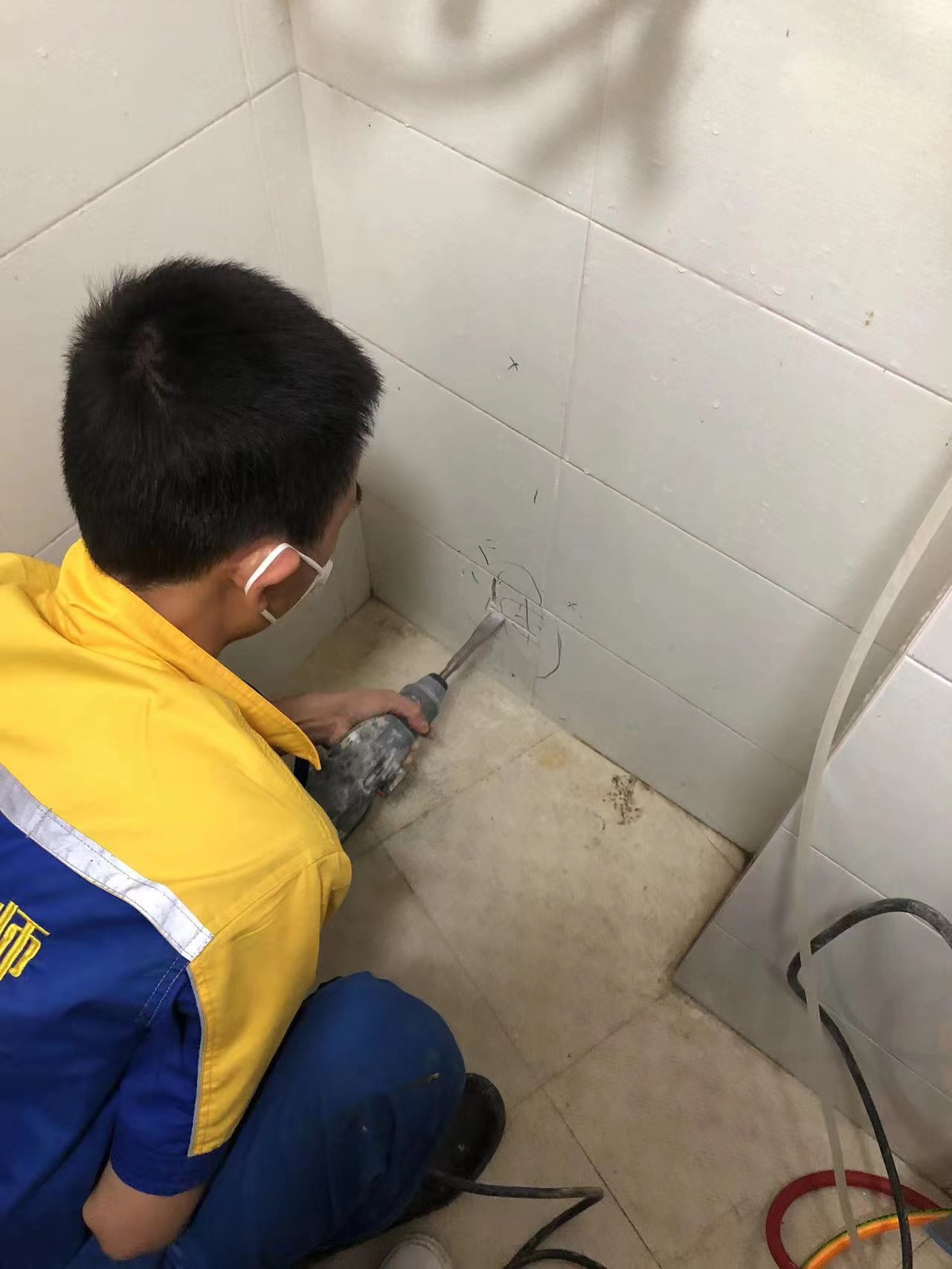 深圳防水补漏哪家好？免费上门检测，精准定位漏水点！