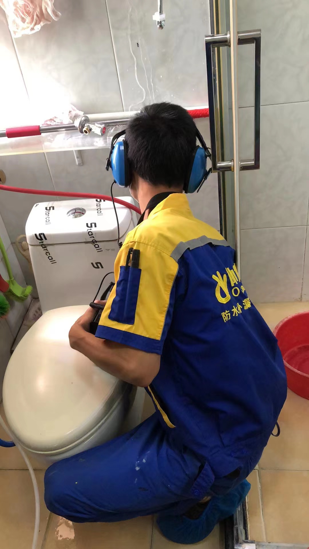 防水补漏公司如何选择？3 步精准检测卫生间漏水 + 无痕补漏！