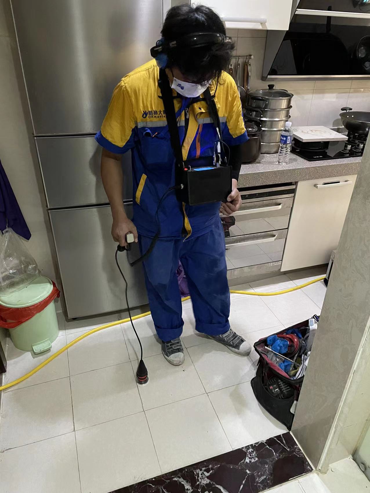 深圳城中村防水秘籍：老房翻新如何应对「外墙裂缝 + 管道老化」双重挑战？