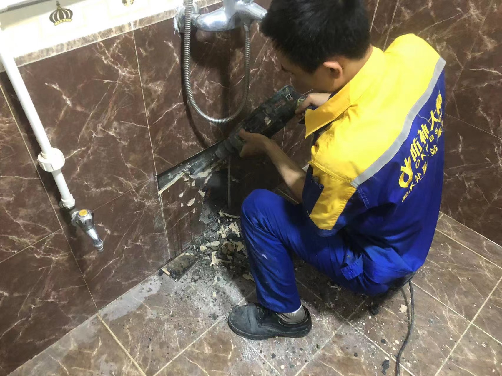 深圳防水补漏有哪些先进工艺？免砸砖 + 精准定位高效止水，30年大师级方案揭秘