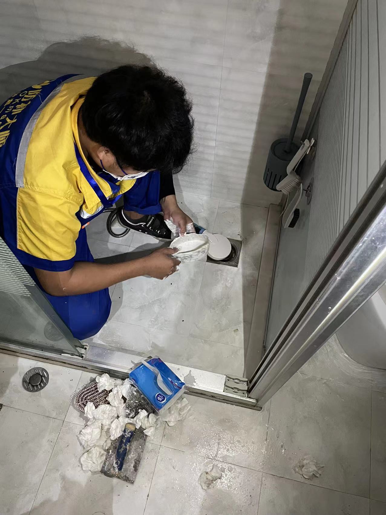 深圳防水公司哪家好？精准测漏 + 微创修复，老房漏水克星！