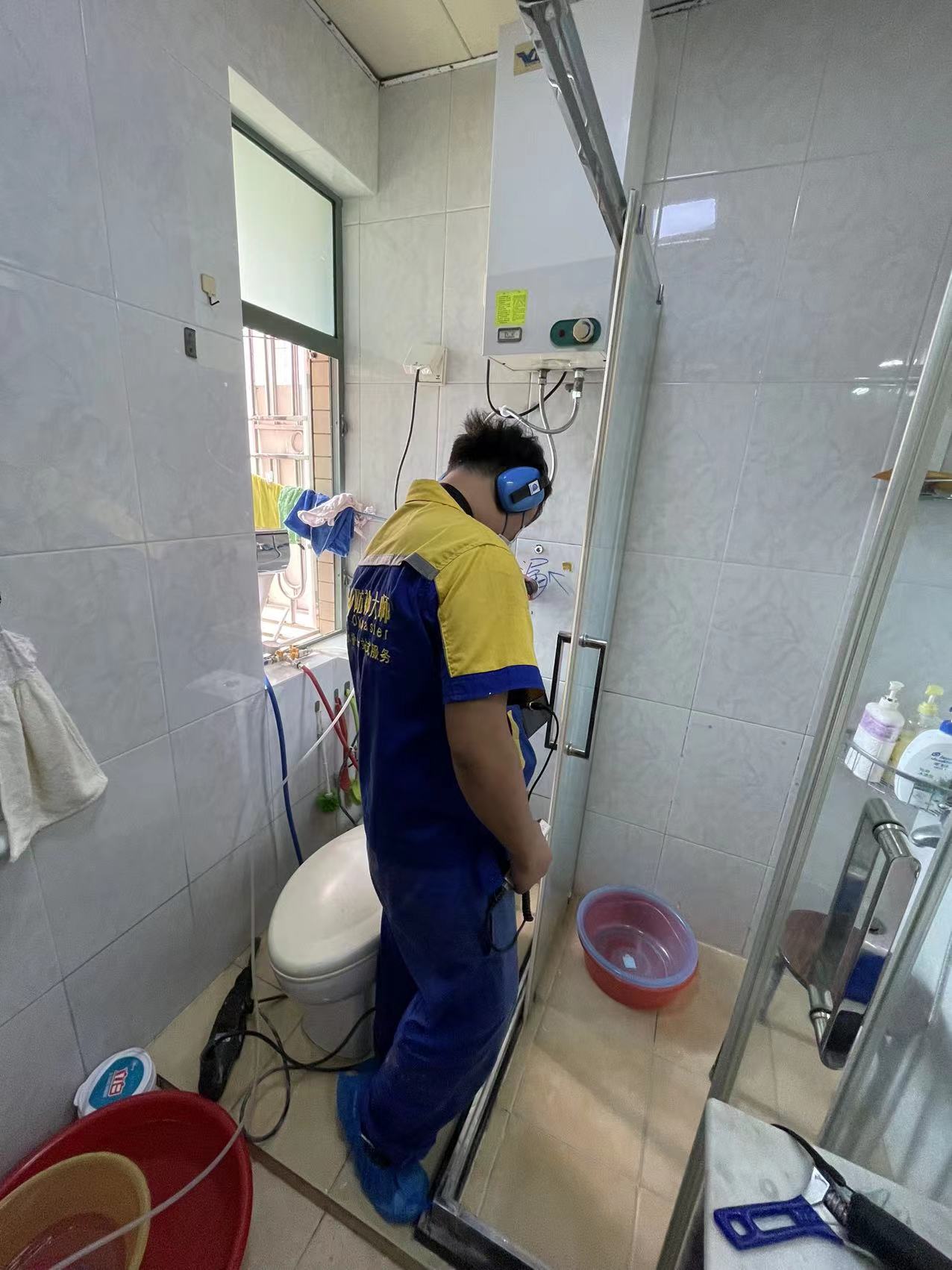 深圳卫生间防水上门服务:30年经验科学解决渗漏 深圳卫生间防水上门服务:30年经验科学解决渗漏