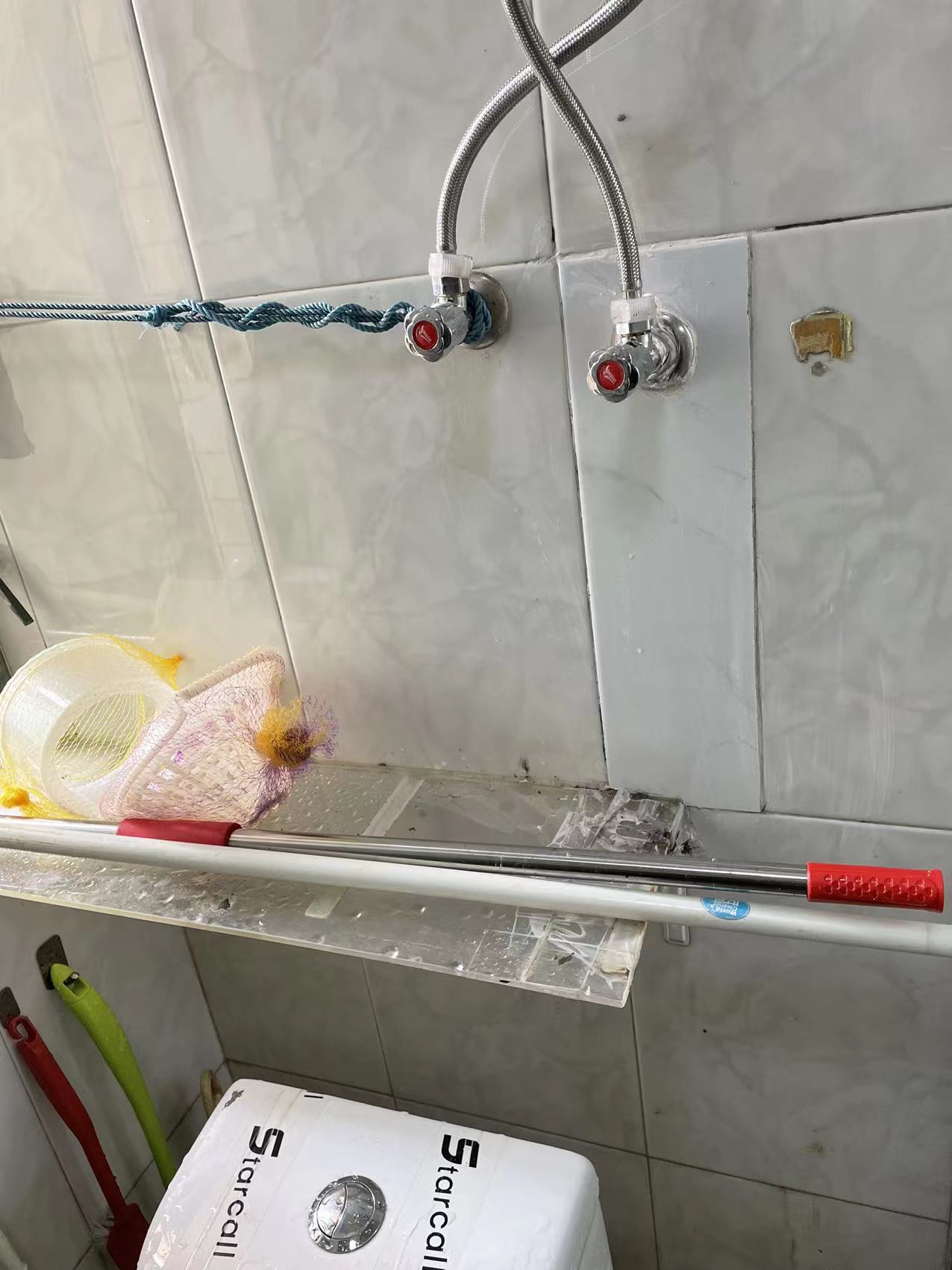 深圳台风暴雨后屋顶漏水正常吗要找谁修 深圳台风暴雨后屋顶漏水正常吗要找谁修