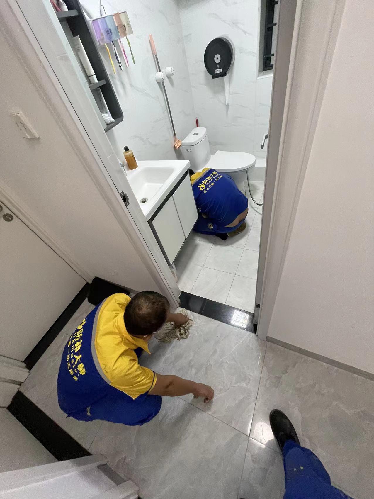 防水漏水维修别乱找师傅，教你选靠谱团队