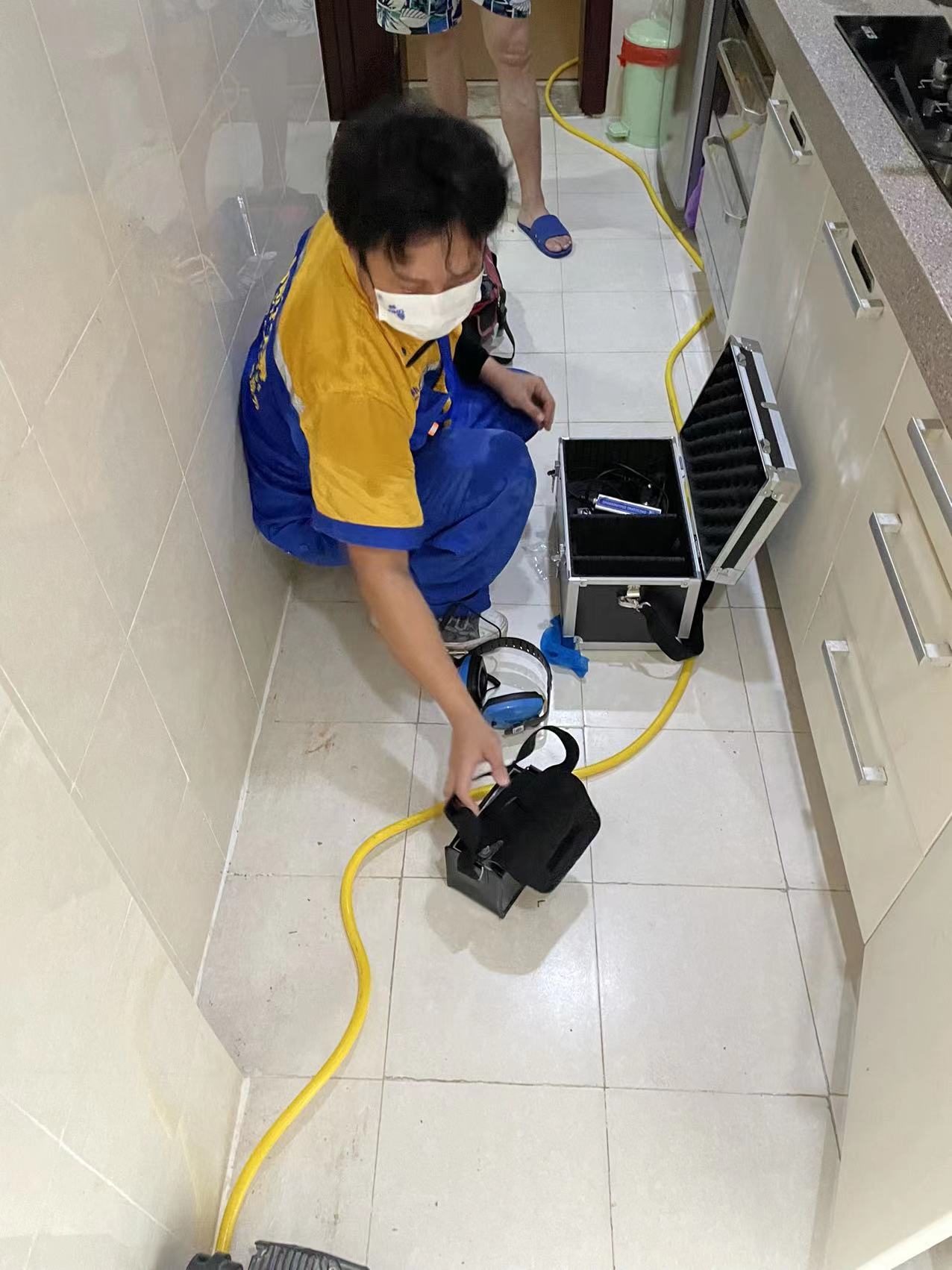 深圳水管漏水维修上门服务，免砸砖当天搞定