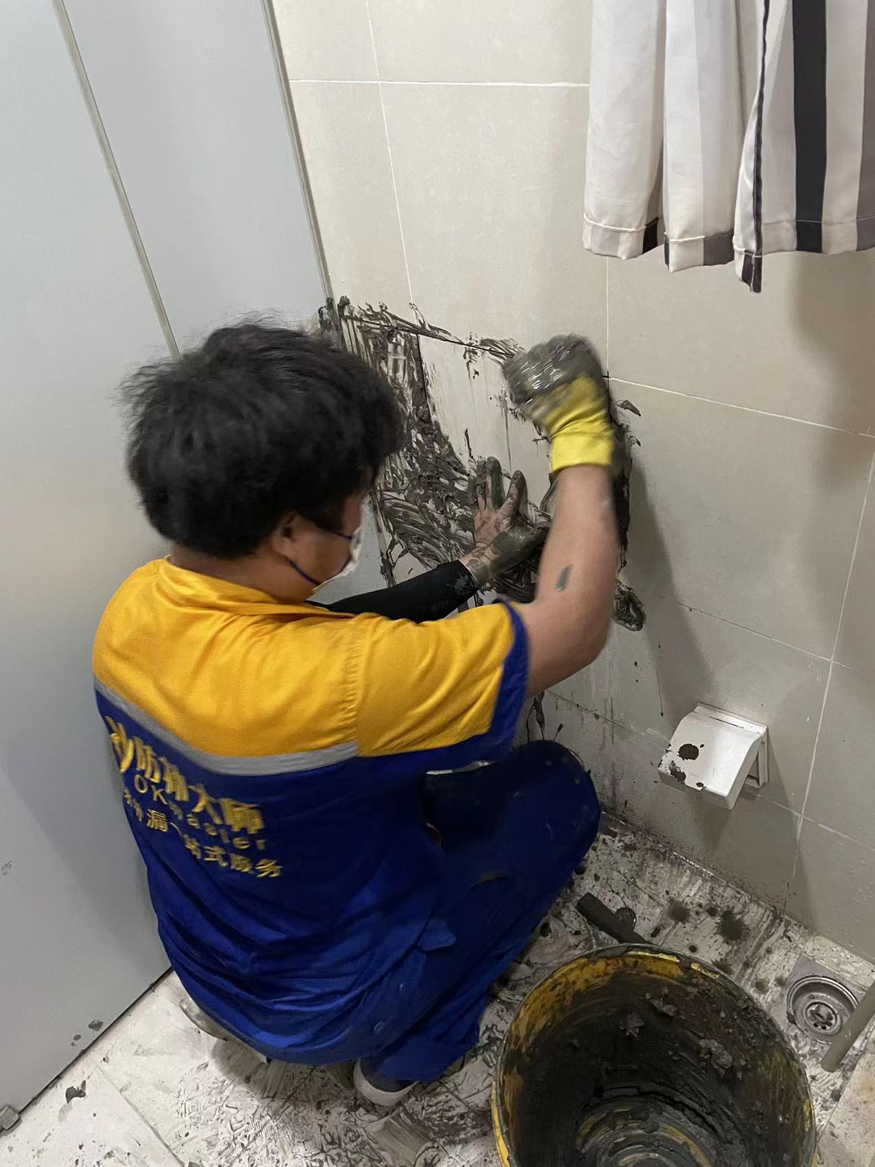 深圳龙岗内墙返潮根源解析：防水失效还是通风不良