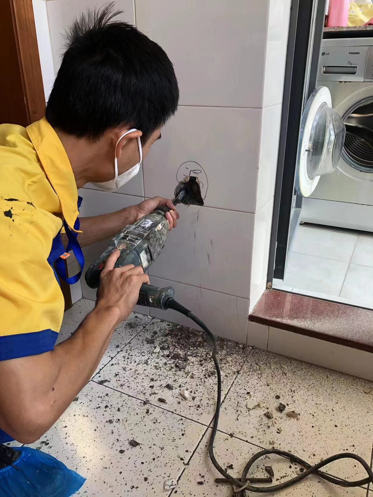 不盲选贵材料：深圳卫生间JS/聚氨酯对比，从精准检测到3年质保的一站式流程