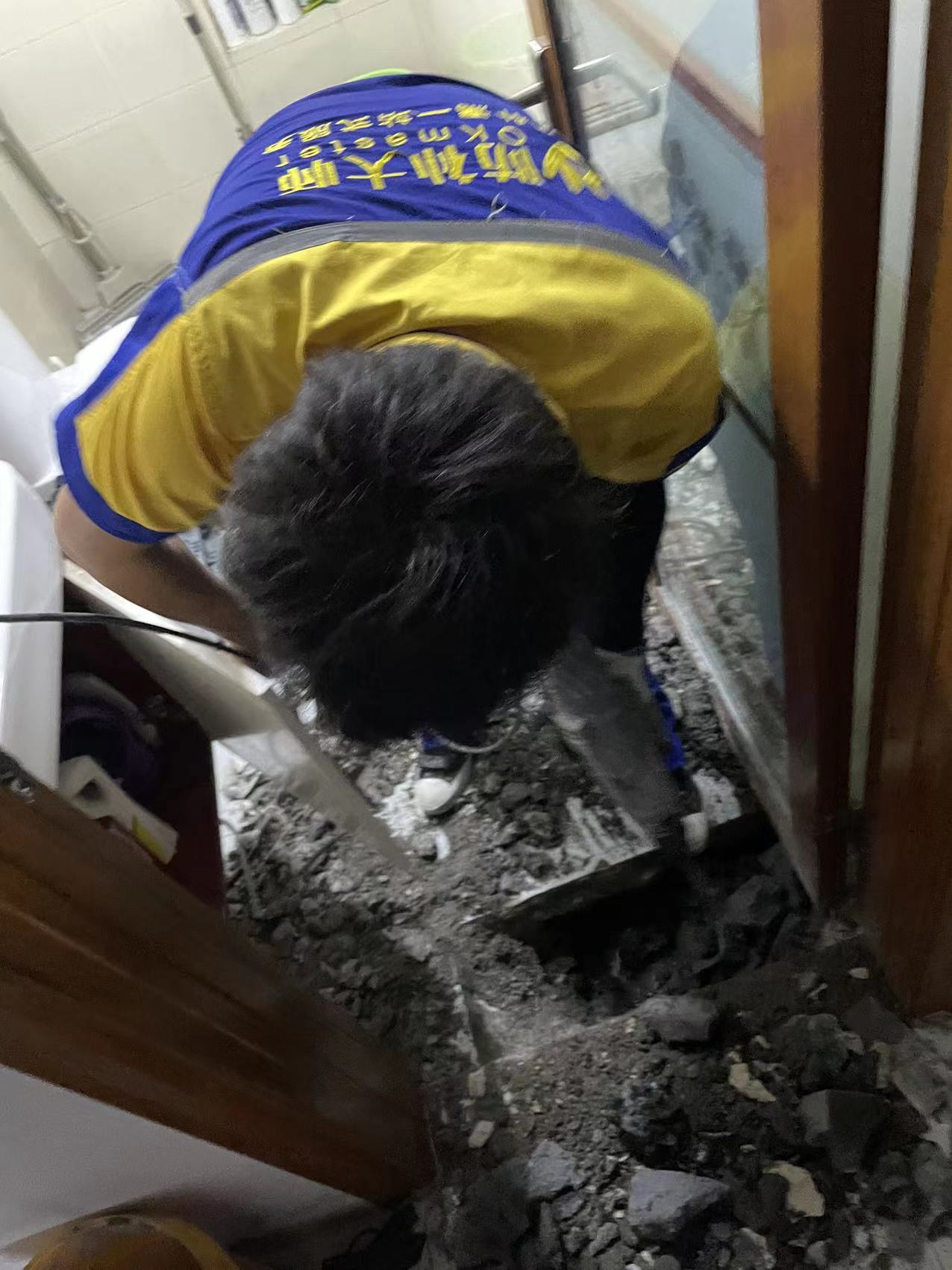 深圳卫生间墙内水管漏水怎么修？一定要砸墙吗
